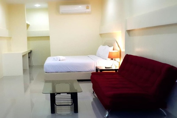 Room 4 of 28