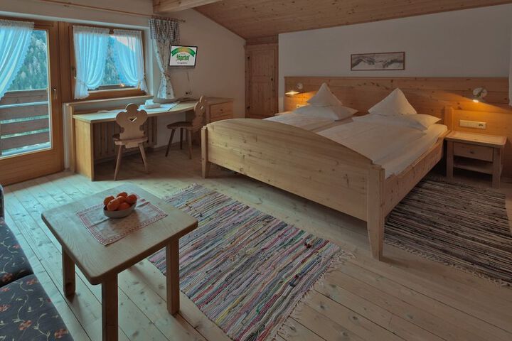 Room 6 of 117