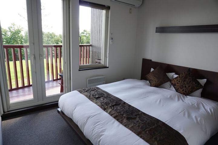 Room 2 of 21