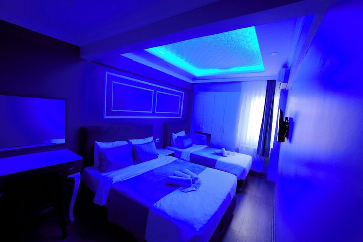 Room 73 of 121