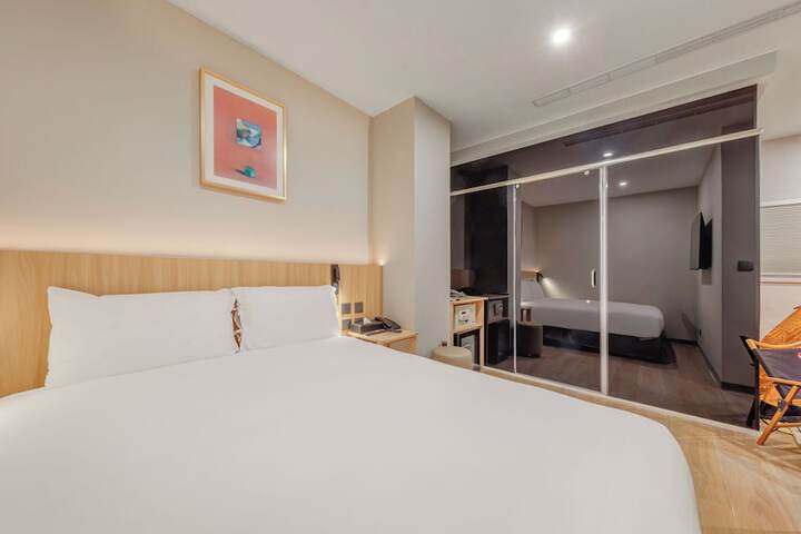 Room 9 of 69