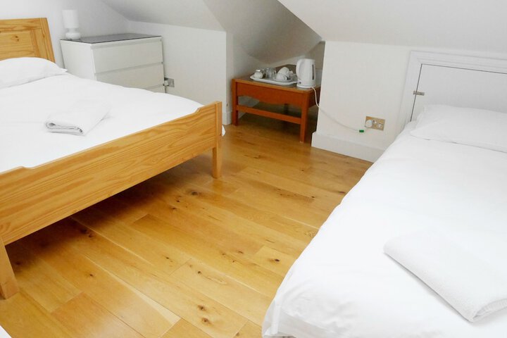 Room 4 of 42