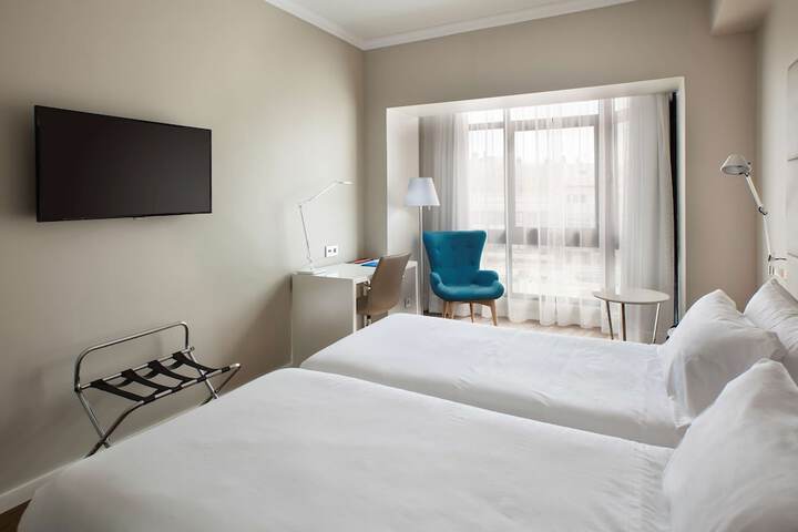 Room 15 of 37