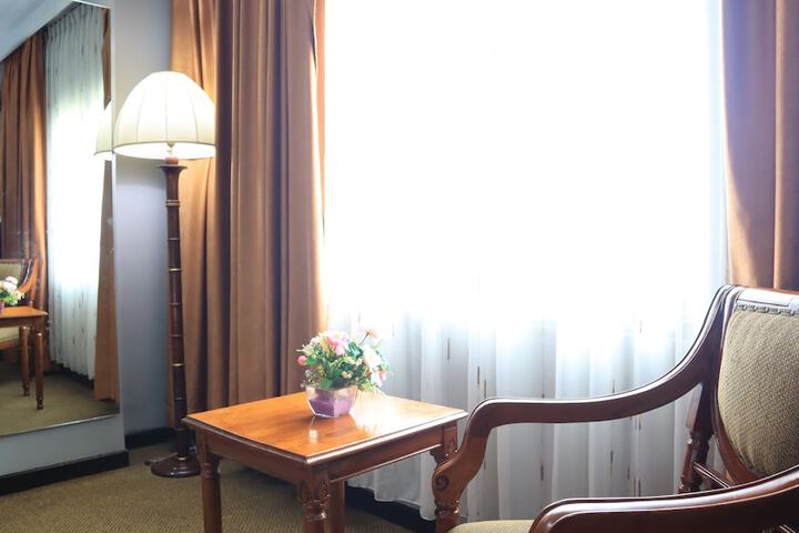 Room 10 of 32