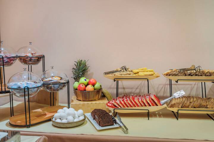 Breakfast/Coffee Service 34 of 76
