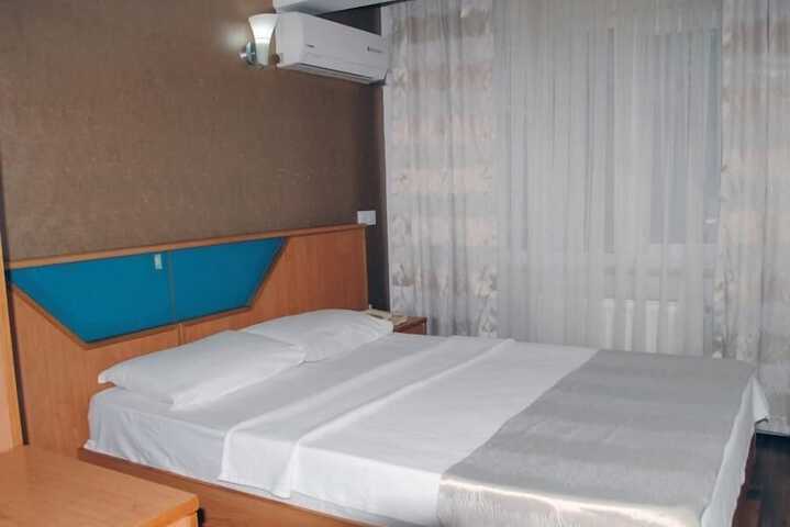 Room 11 of 16