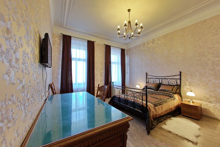Room 13 of 20