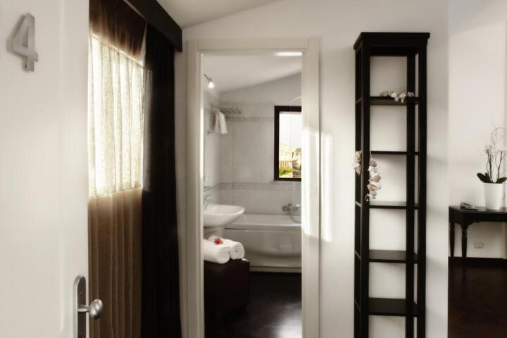 Room 49 of 49