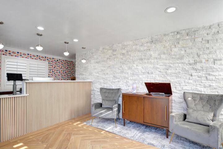 Entrance & Lobby