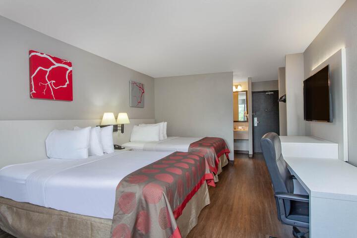 Double Accessible King Size Bed (3 of 9)