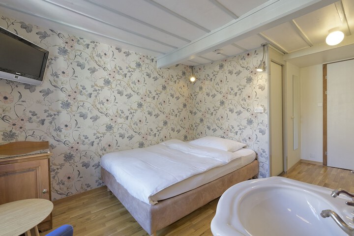 Room 12 of 35