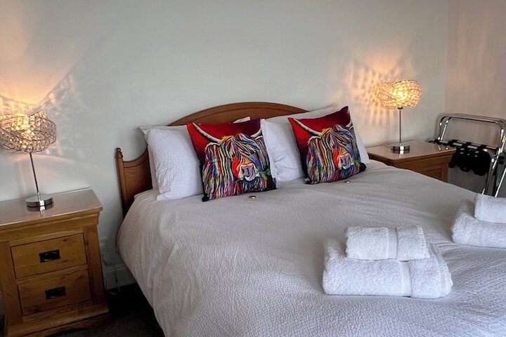Room 2 of 32
