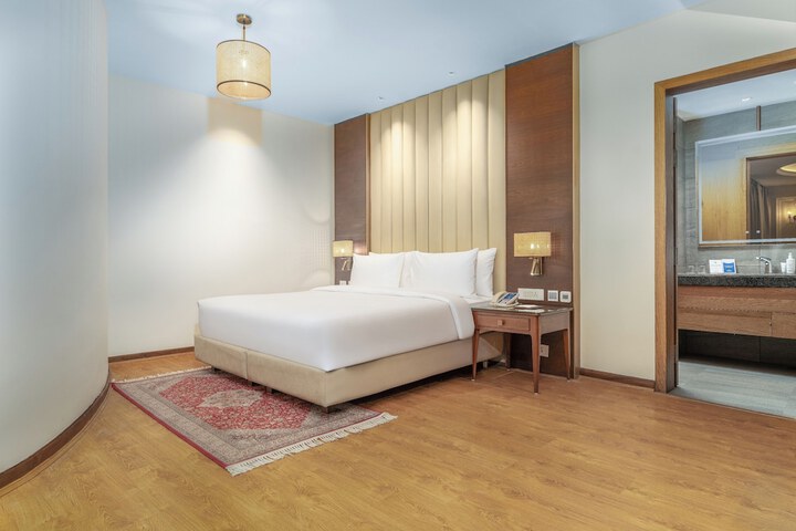 Room 5 of 80