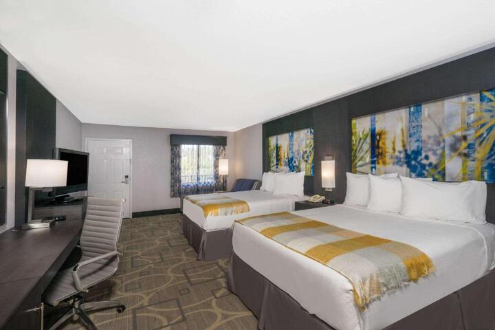 2 Queen Beds (4 of 5)
