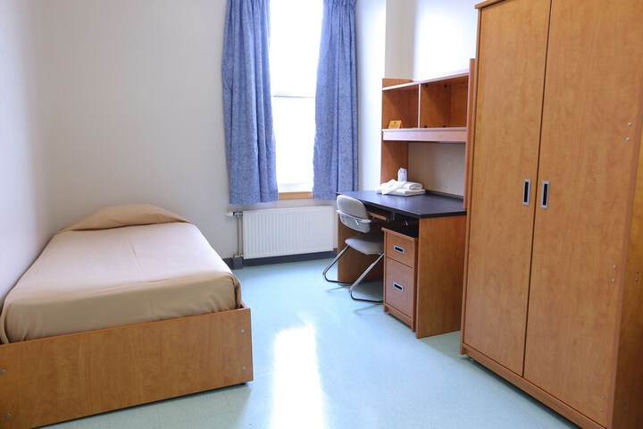Room 12 of 69