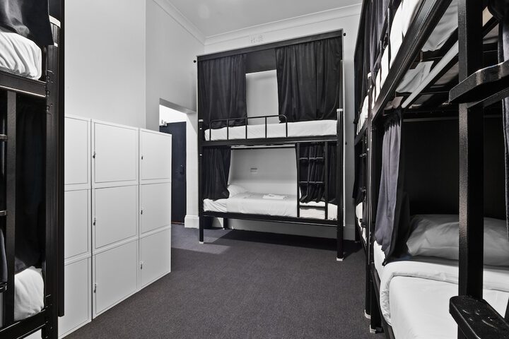 Room 16 of 40