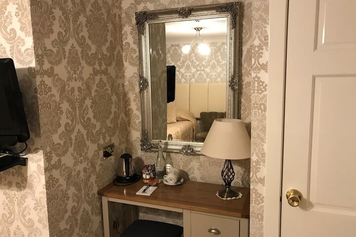 Room 15 of 37