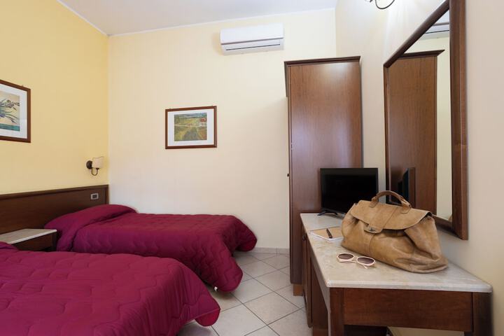 Room 17 of 40