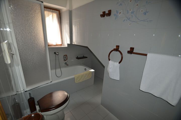 Room 13 of 31