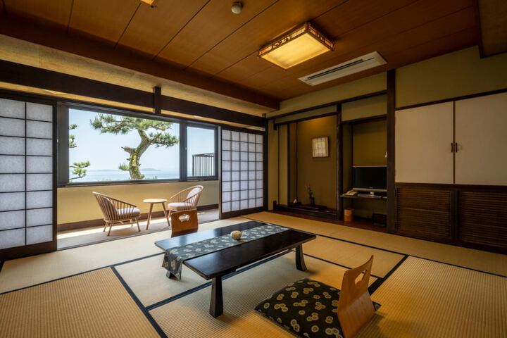 Room 27 of 80