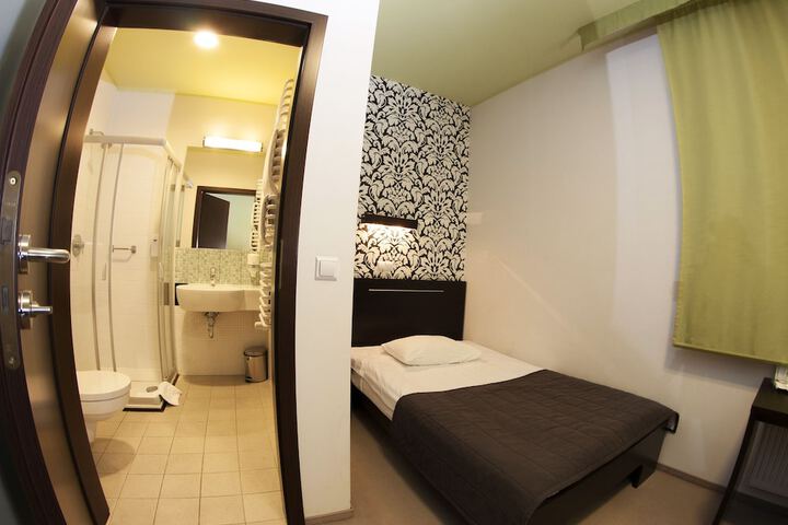 Room 28 of 70