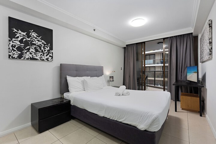 Room 10 of 33