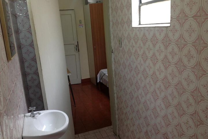 Room 25 of 38