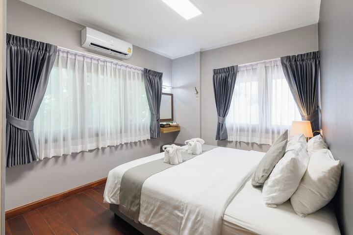 Room 37 of 193