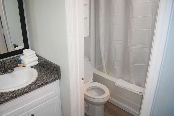 Double 2 Bedrooms with Views (3 of 13)
