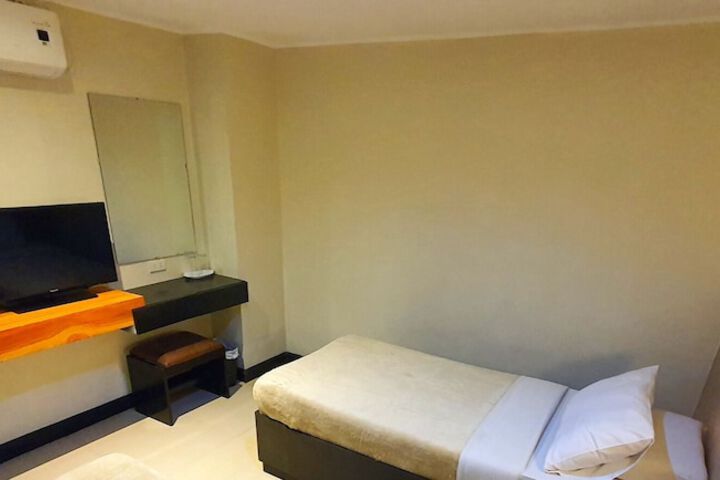 Room 15 of 44