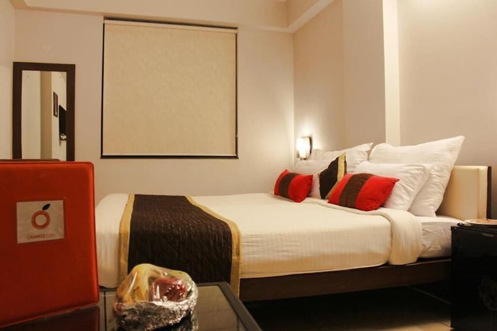 Room 16 of 38