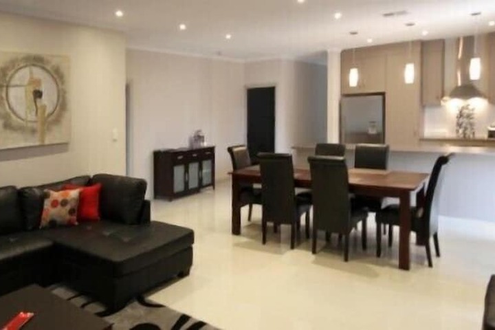 Room 26 of 38