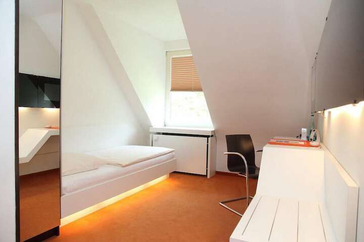 Room 4 of 21