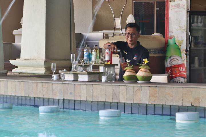 Pools & Facilities