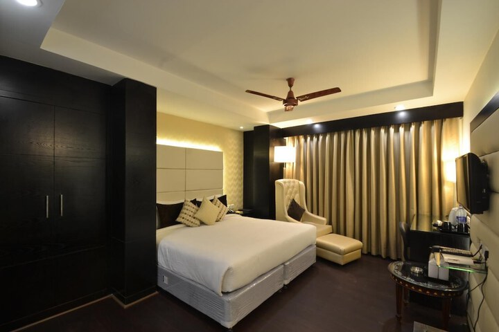 Room 16 of 33