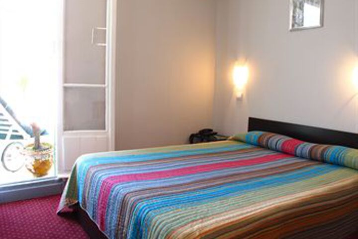 Room 6 of 15