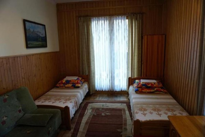 Room 1 of 10