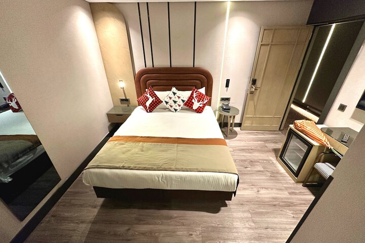 Room 5 of 96