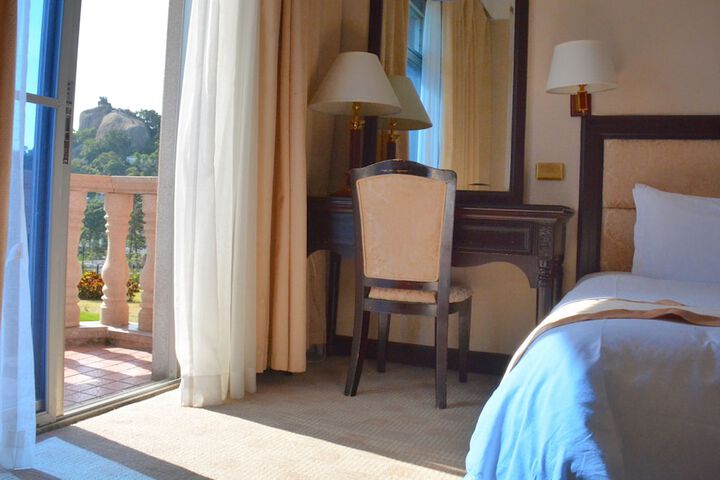 Room 9 of 40