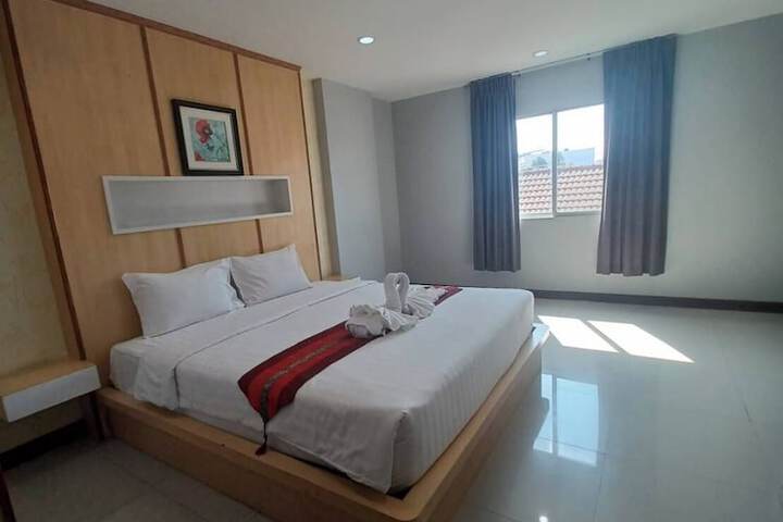 Room 12 of 36