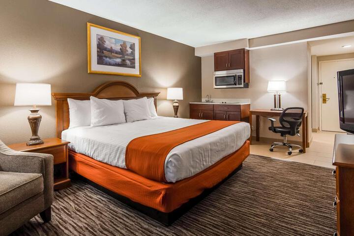 1 King Bed Microwave and Refrigerator WiFi Full Breakfast (14 of 24)