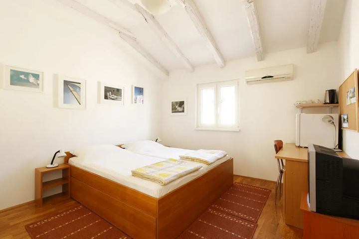 Room 5 of 13