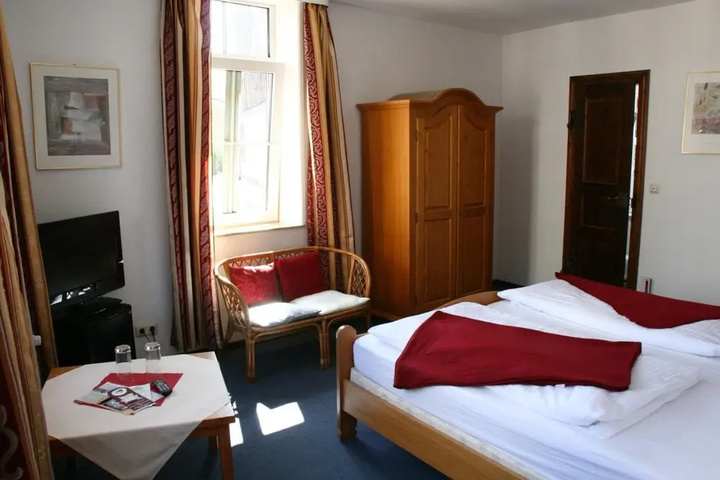 Room 5 of 15