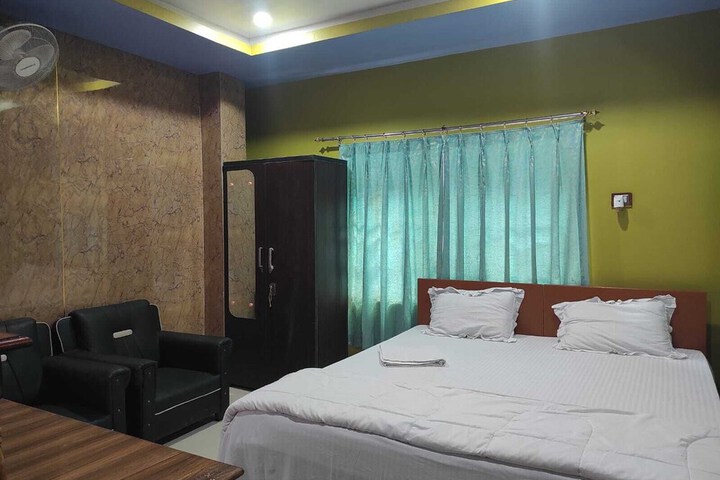 Room 14 of 18