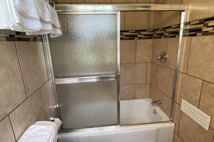 2 Double Beds (11 of 12)