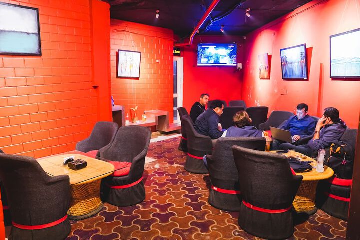 Lounge 92 of 120