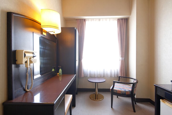 Room 7 of 93