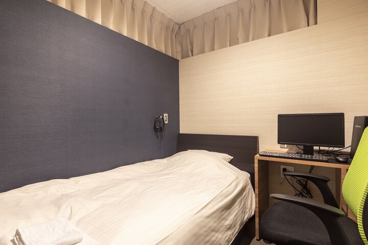 Room 12 of 63