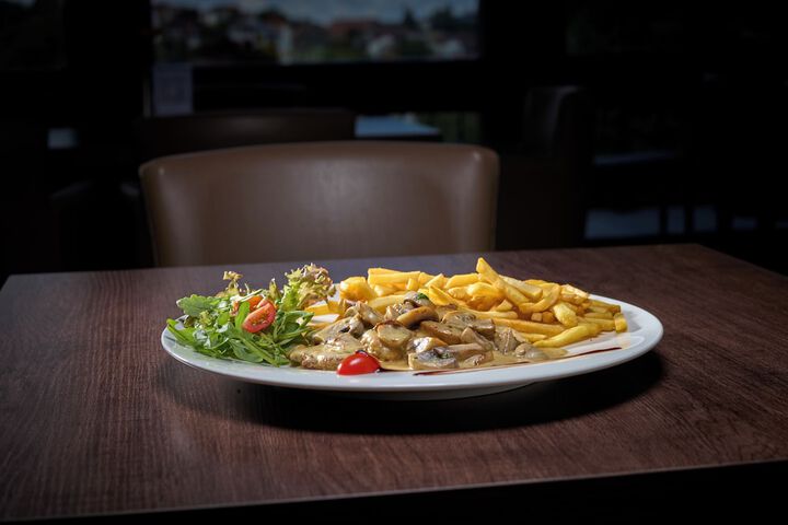 Dining 49 of 80