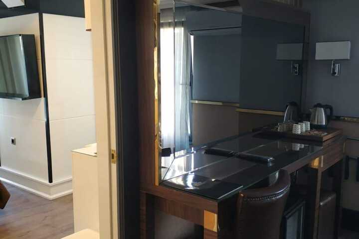Room 4 of 20